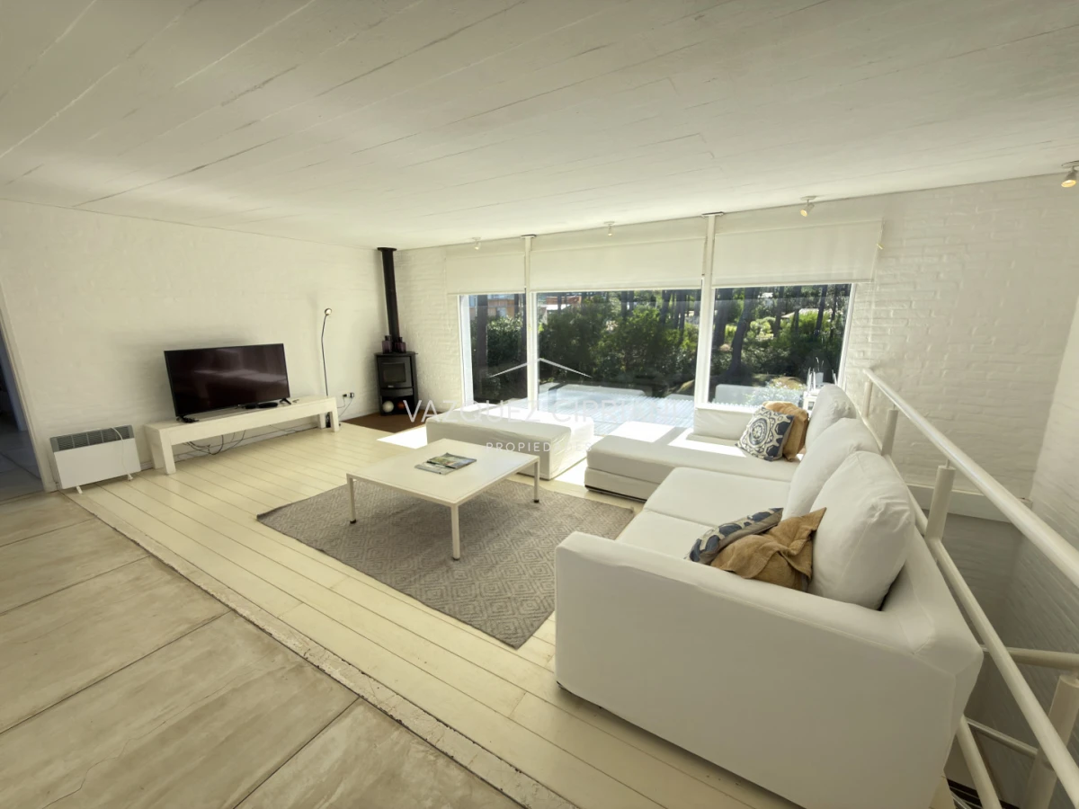 Casa ID.6 - Gran casa en Laguna Blanca de 5 dormitorios + servicio