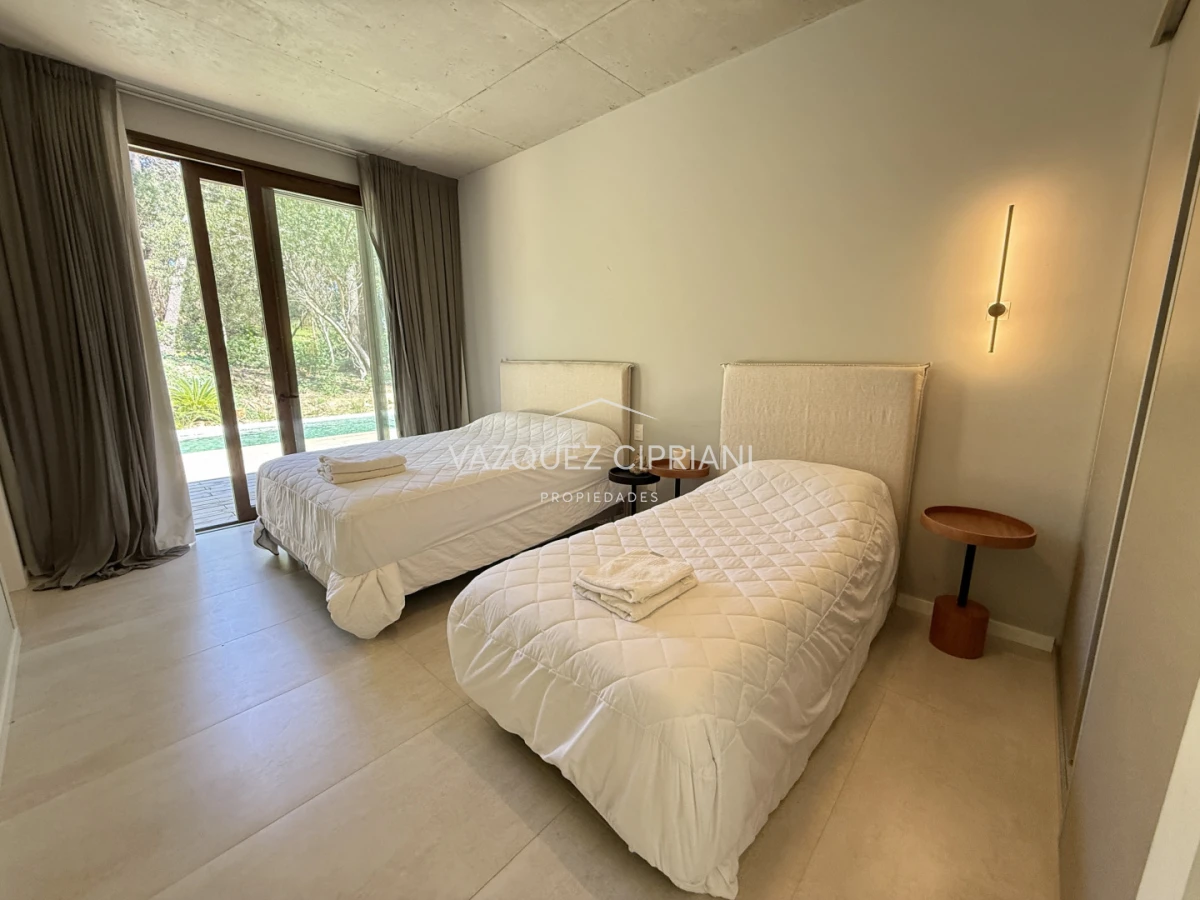 Casa ID.8 - Increíble Casa de 4 Dormitorios en Suite y Servicio En Venta en Barrio Privado Reserva Montoya, La Barra