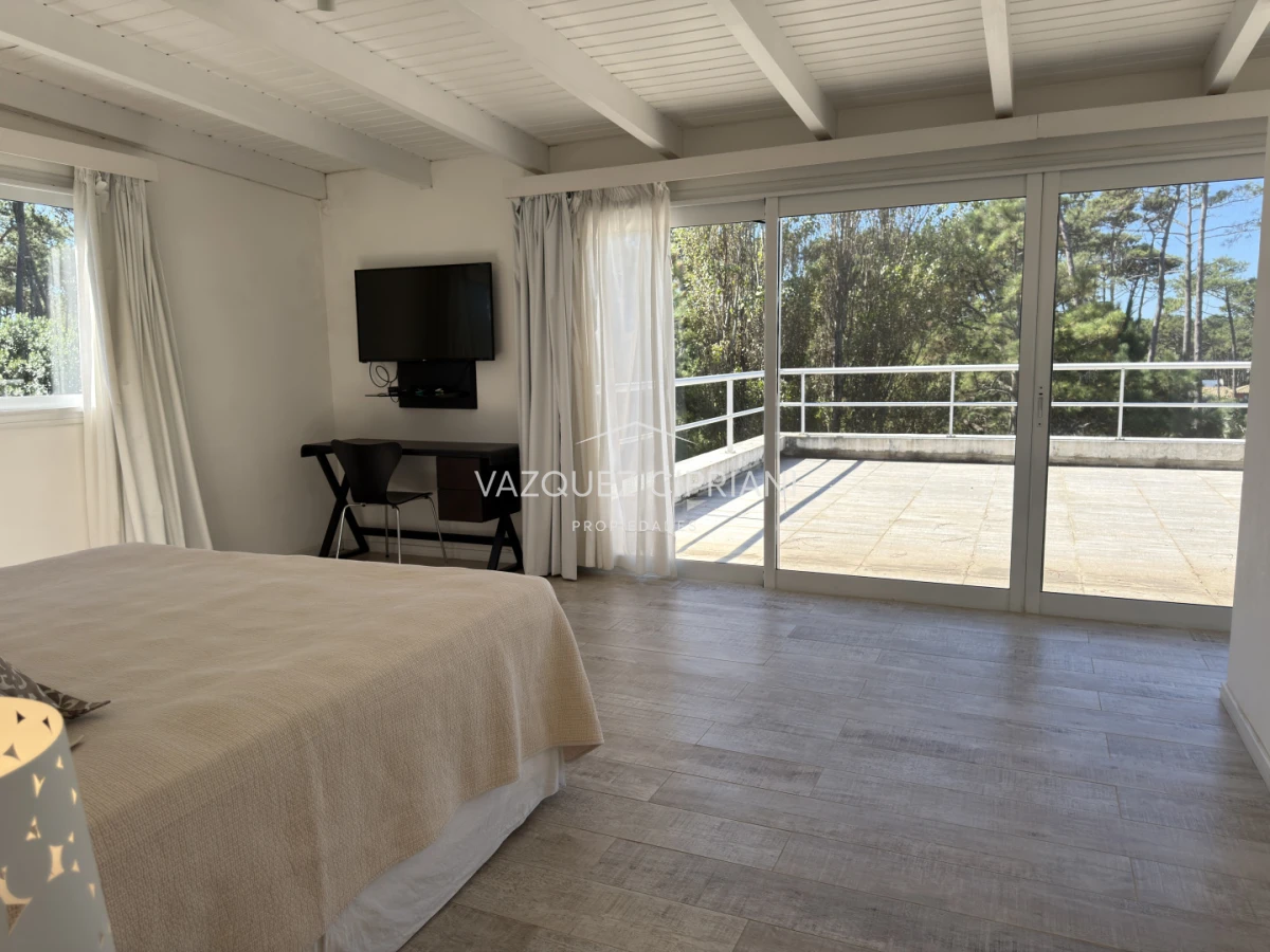 Casa ID.6 - Gran casa en Laguna Blanca de 5 dormitorios + servicio