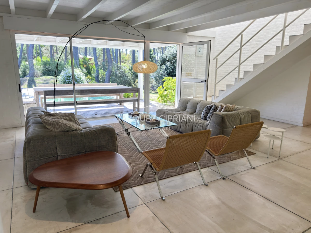 Casa ID.6 - Gran casa en Laguna Blanca de 5 dormitorios + servicio