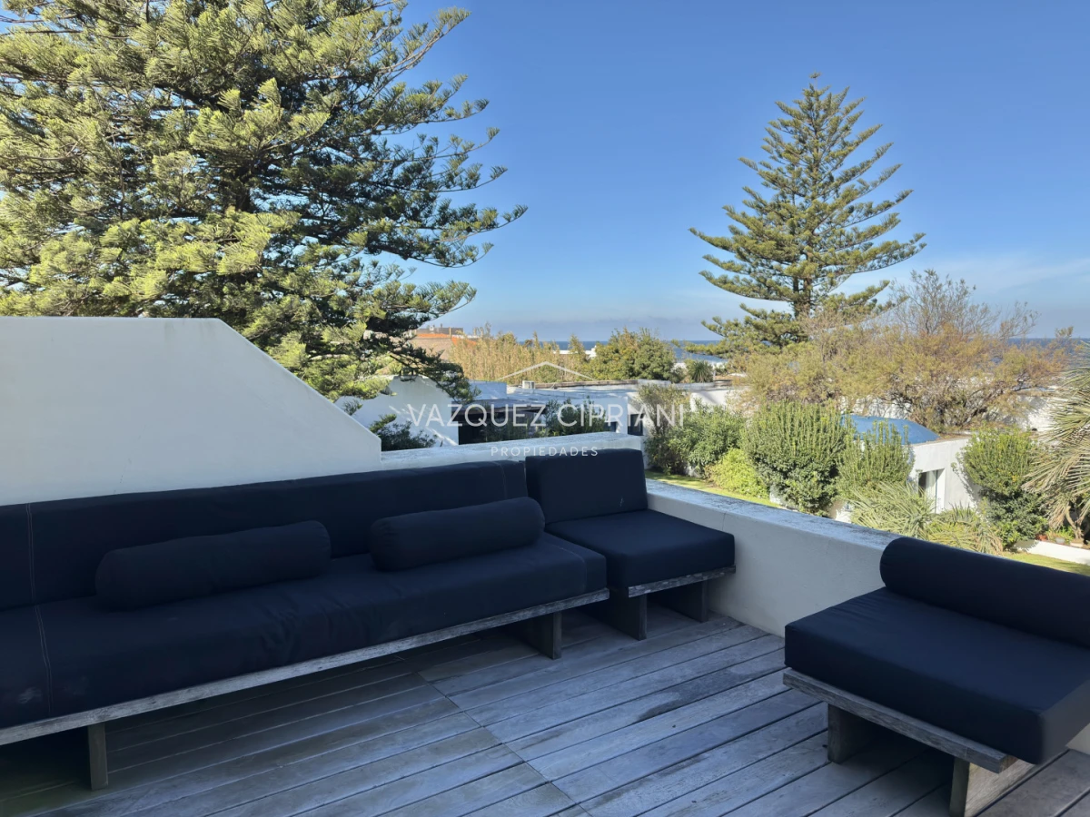 Casa ID.41 - Importante casa en La Barra de ruta al mar 3 suites + servicio en Venta