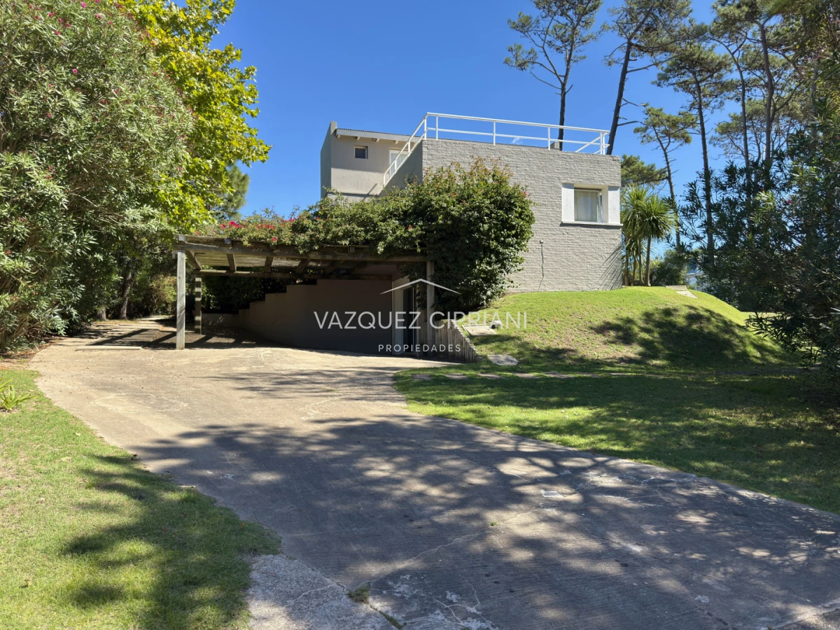 Casa ID.6 - Gran casa en Laguna Blanca de 5 dormitorios + servicio