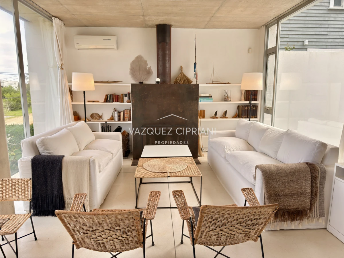 Casa ID.47 - Casa de 5 dormitorios en Montoya La Barra en alquiler de Verano