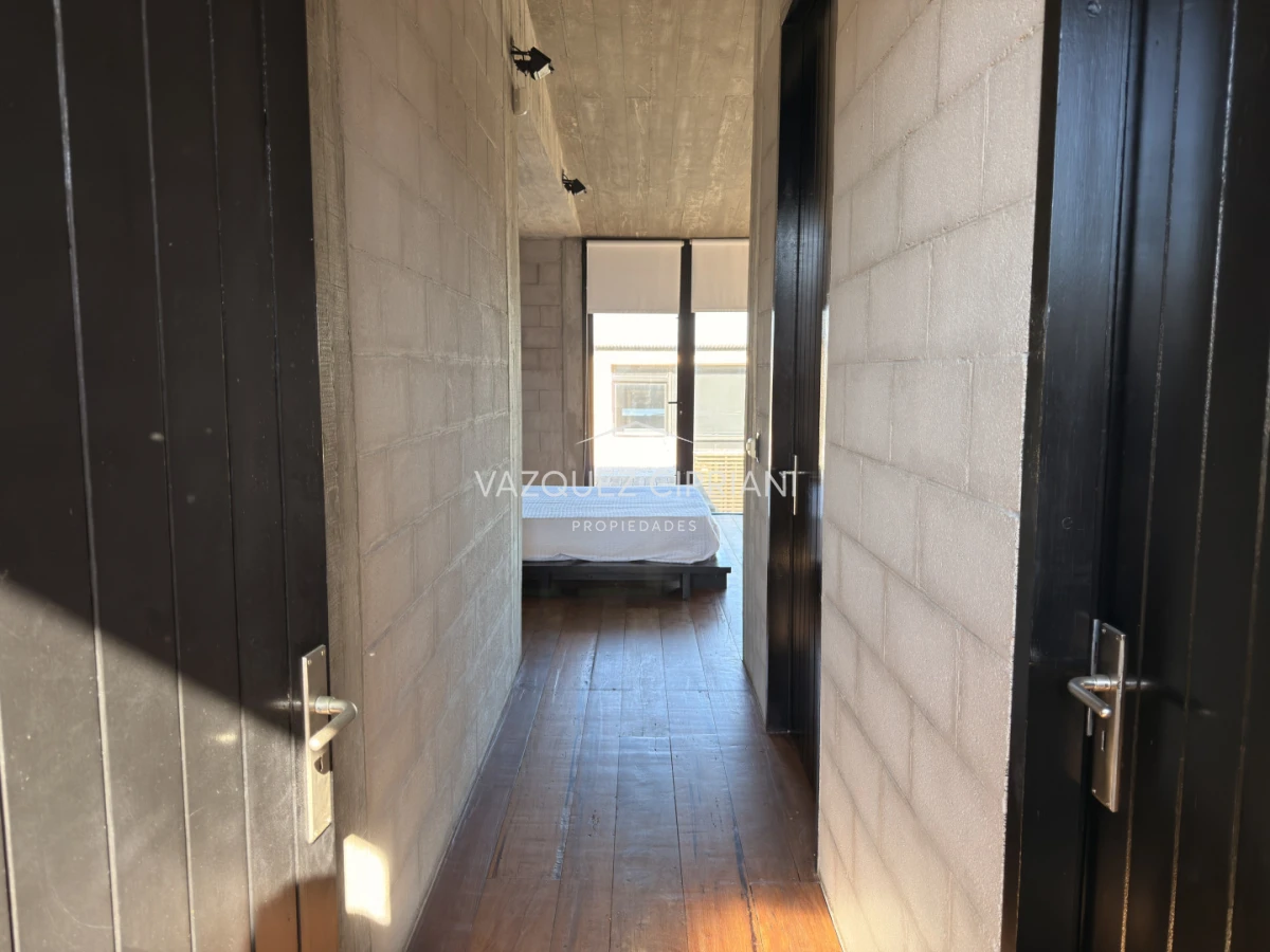 Casa ID.41 - Importante casa en La Barra de ruta al mar 3 suites + servicio en Venta