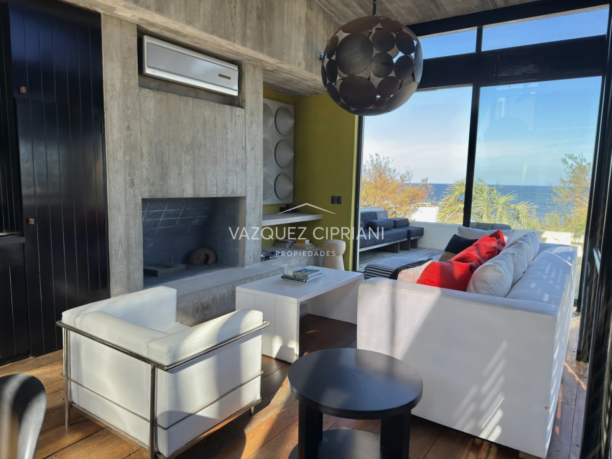 Casa ID.41 - Importante casa en La Barra de ruta al mar 3 suites + servicio en Venta