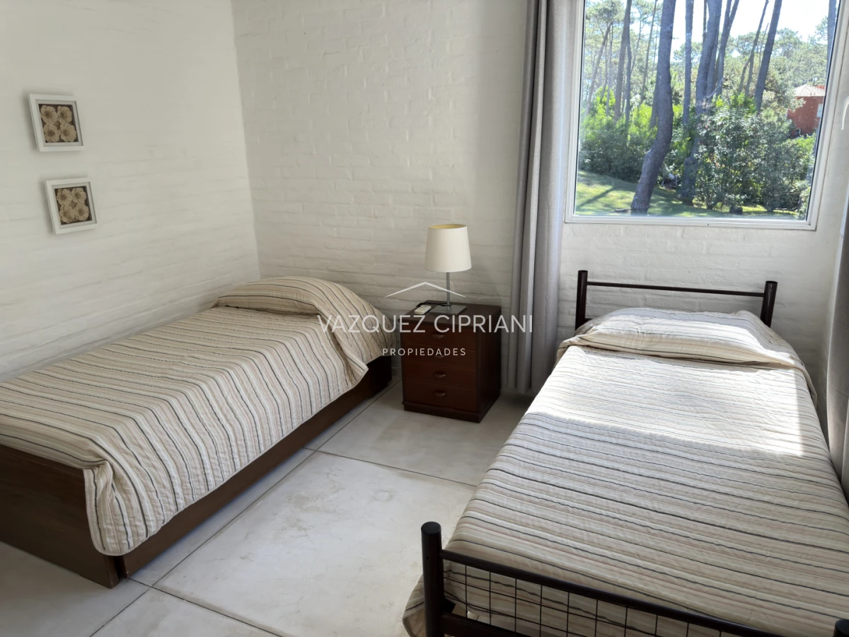 Casa ID.6 - Gran casa en Laguna Blanca de 5 dormitorios + servicio