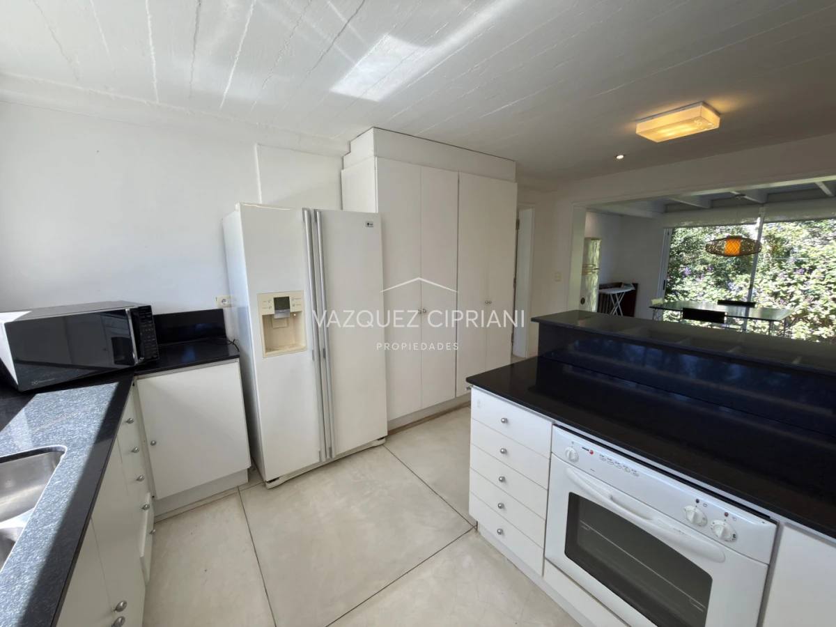 Casa ID.6 - Gran casa en Laguna Blanca de 5 dormitorios + servicio