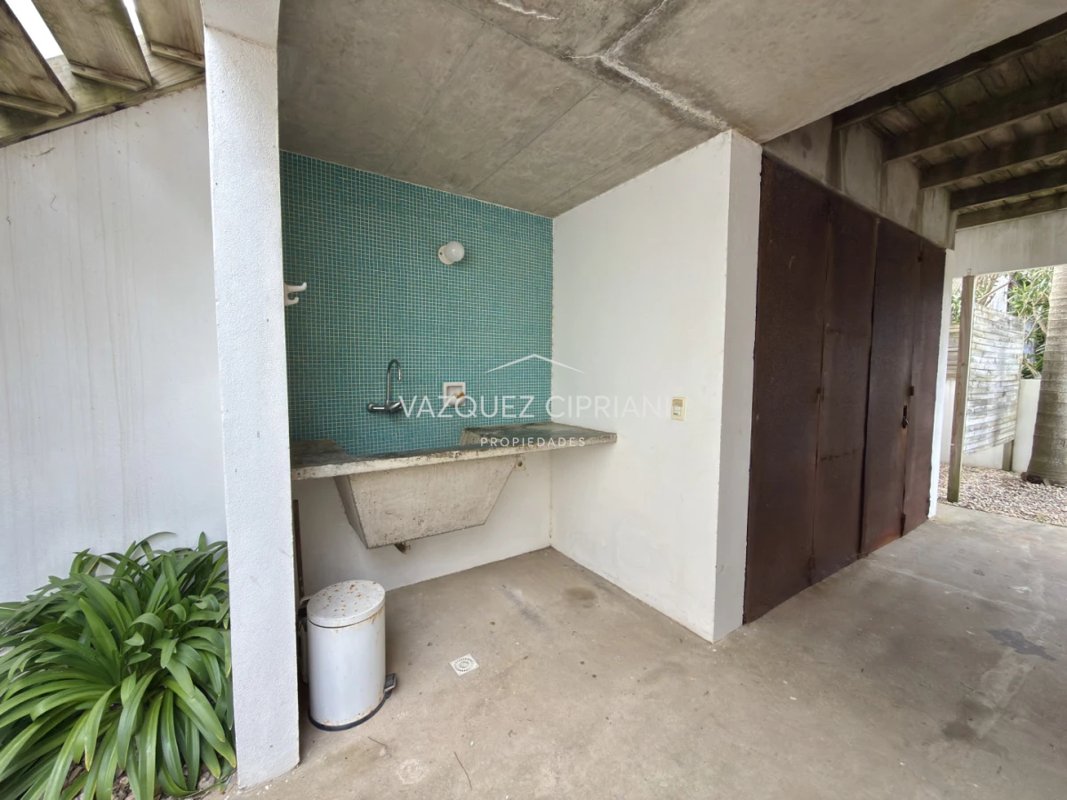 Casa ID.47 - Casa de 5 dormitorios en Montoya La Barra en alquiler de Verano