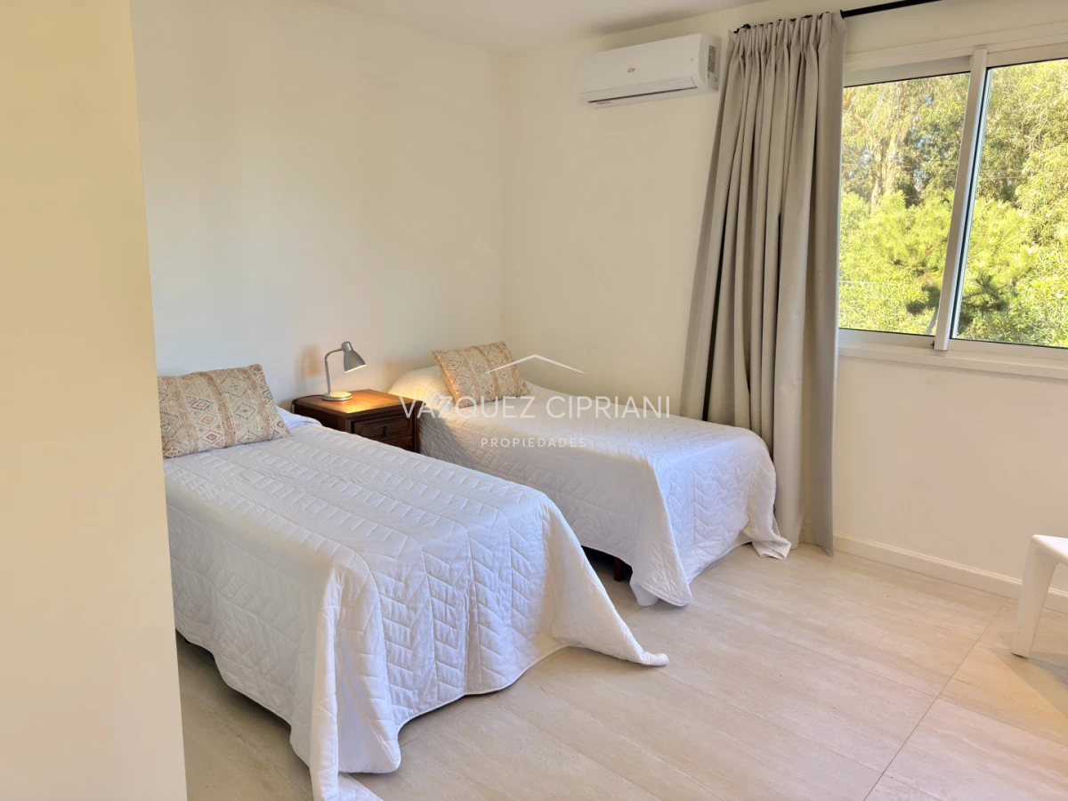 Casa ID.10 - Hermosa Casa de 3 Dormitorios y 2 baños en La Barra 