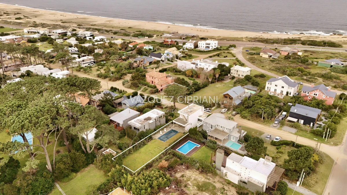 Casa ID.47 - Casa de 5 dormitorios en Montoya La Barra en alquiler de Verano