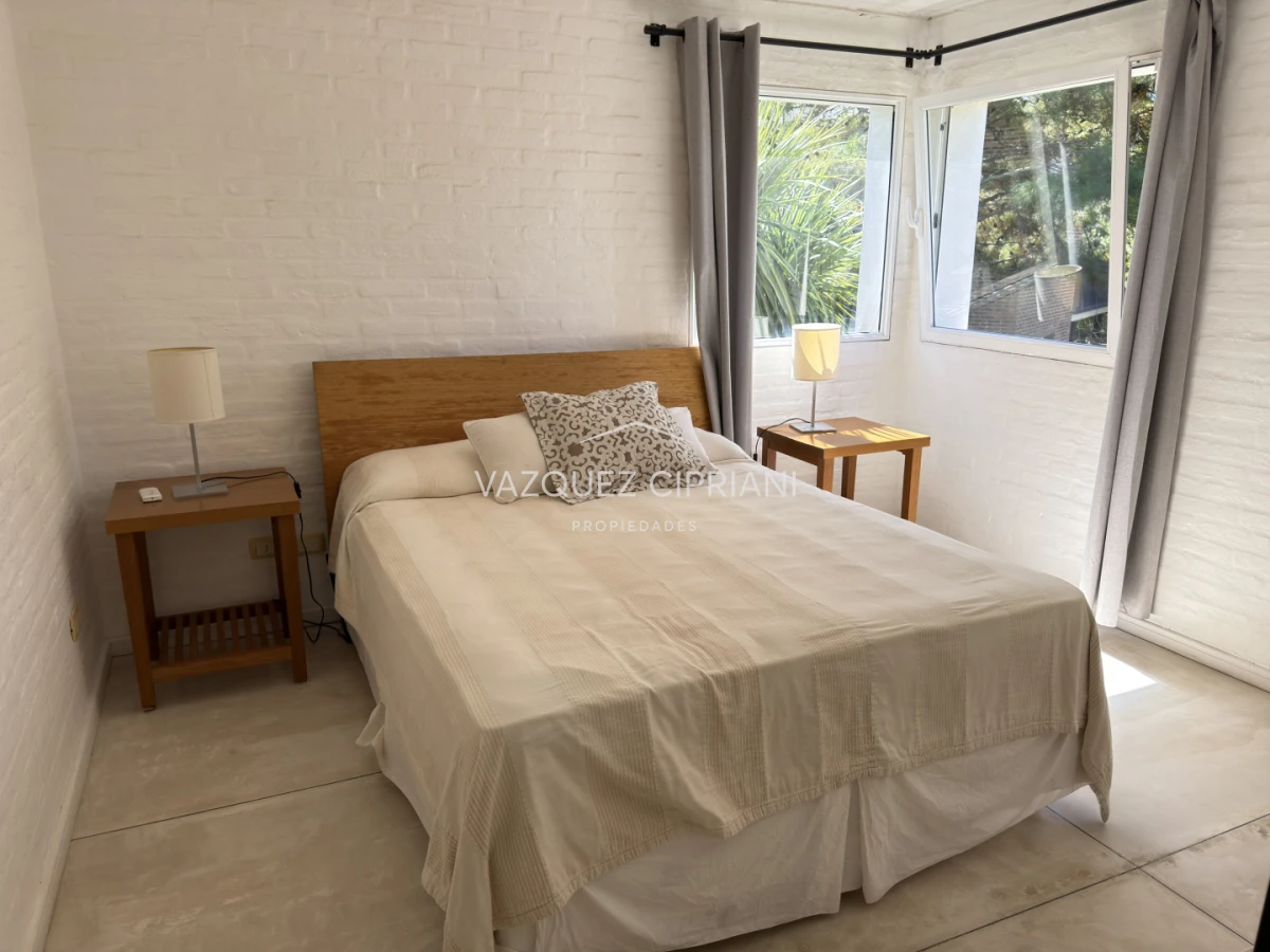 Casa ID.6 - Gran casa en Laguna Blanca de 5 dormitorios + servicio