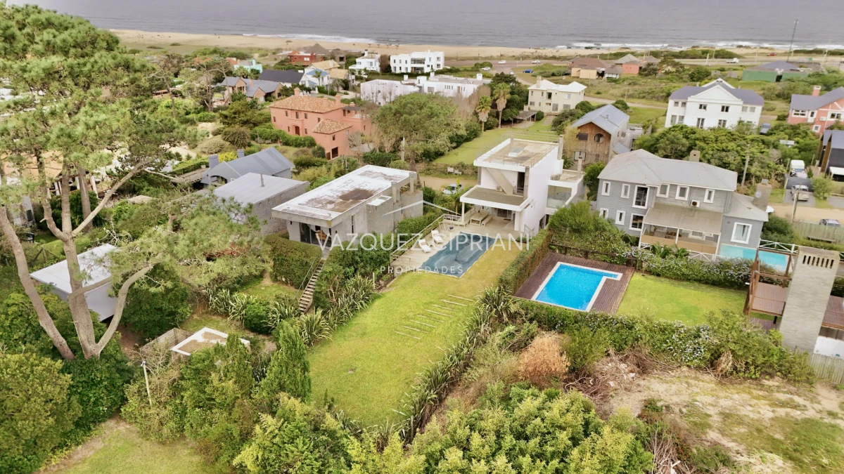 Casa ID.47 - Casa de 5 dormitorios en Montoya La Barra en alquiler de Verano