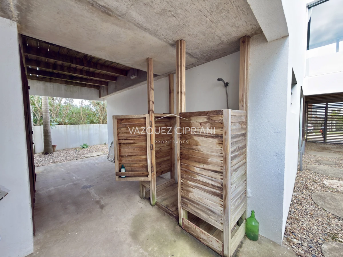 Casa ID.47 - Casa de 5 dormitorios en Montoya La Barra en alquiler de Verano