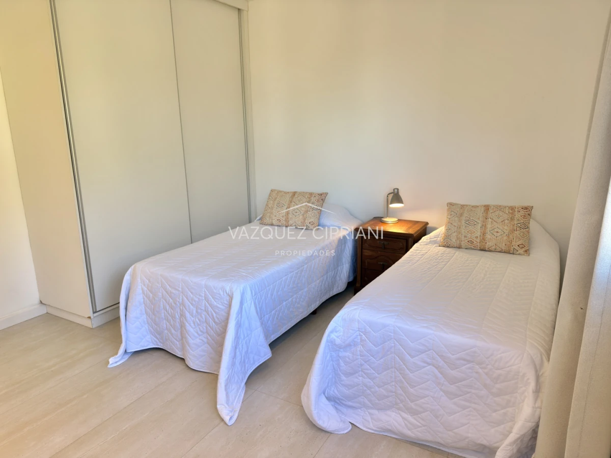 Casa ID.10 - Hermosa Casa de 3 Dormitorios y 2 baños en La Barra 