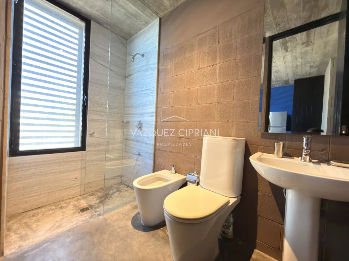 Casa ID.41 - Importante casa en La Barra de ruta al mar 3 suites + servicio en Venta