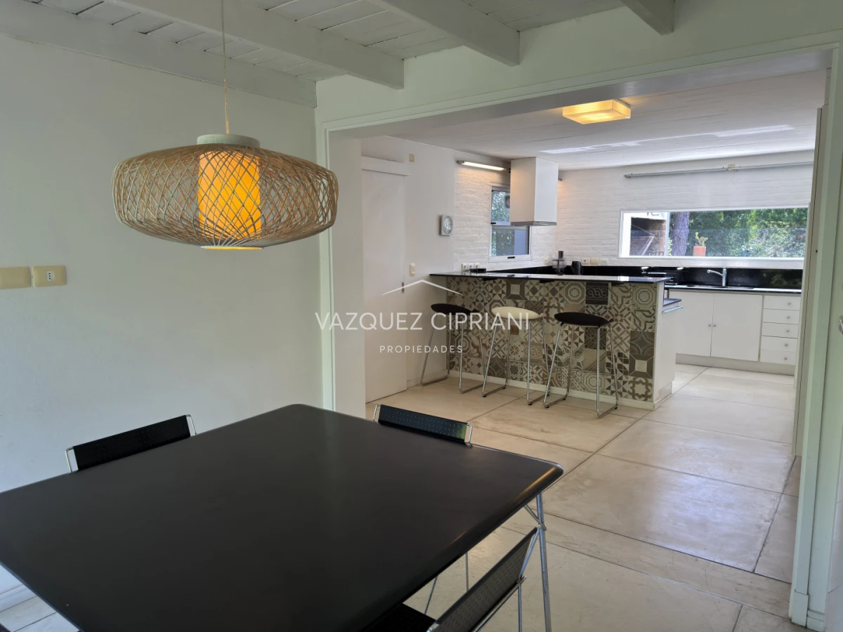 Casa ID.6 - Gran casa en Laguna Blanca de 5 dormitorios + servicio