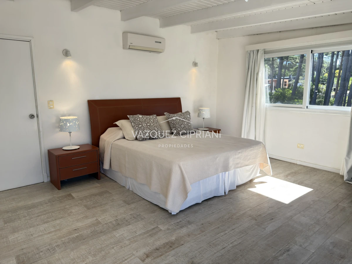 Casa ID.6 - Gran casa en Laguna Blanca de 5 dormitorios + servicio