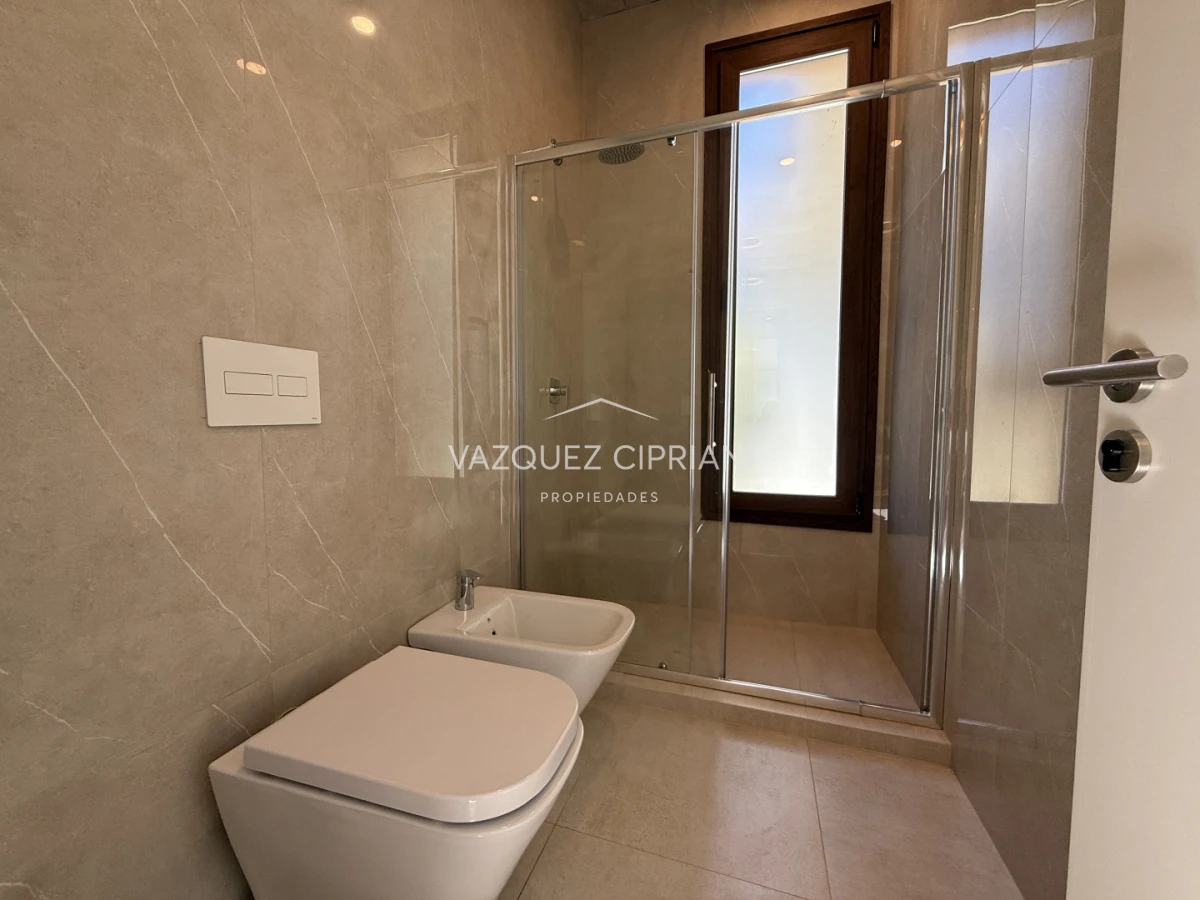 Casa ID.8 - Increíble Casa de 4 Dormitorios en Suite y Servicio En Venta en Barrio Privado Reserva Montoya, La Barra