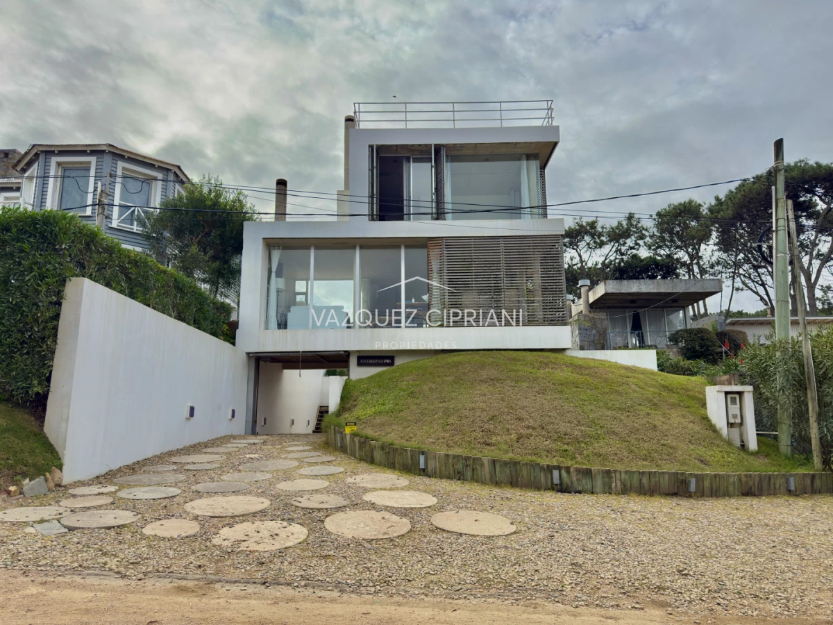 Casa ID.47 - Casa de 5 dormitorios en Montoya La Barra en alquiler de Verano