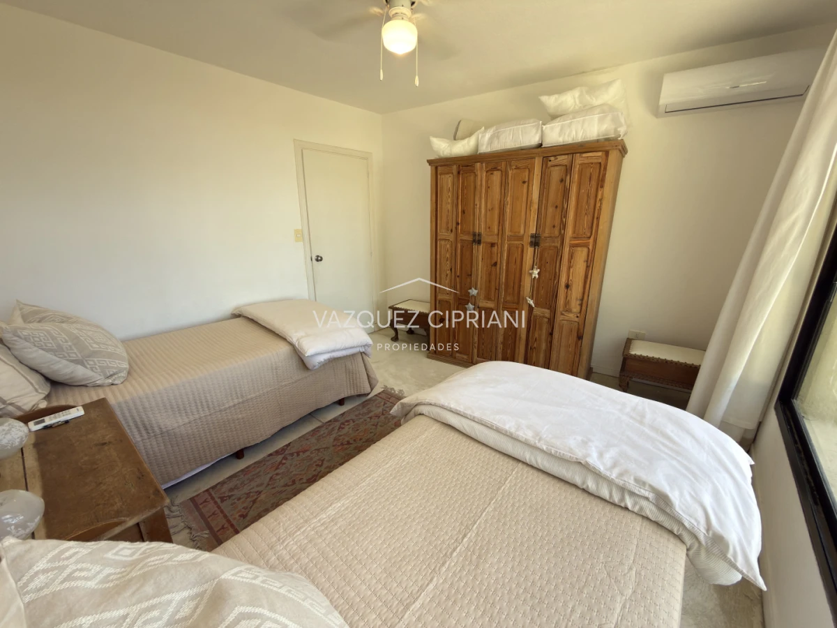 Casa ID.3 - En Venta casa de 4 dormitorios + servicio en Montoya, La Barra