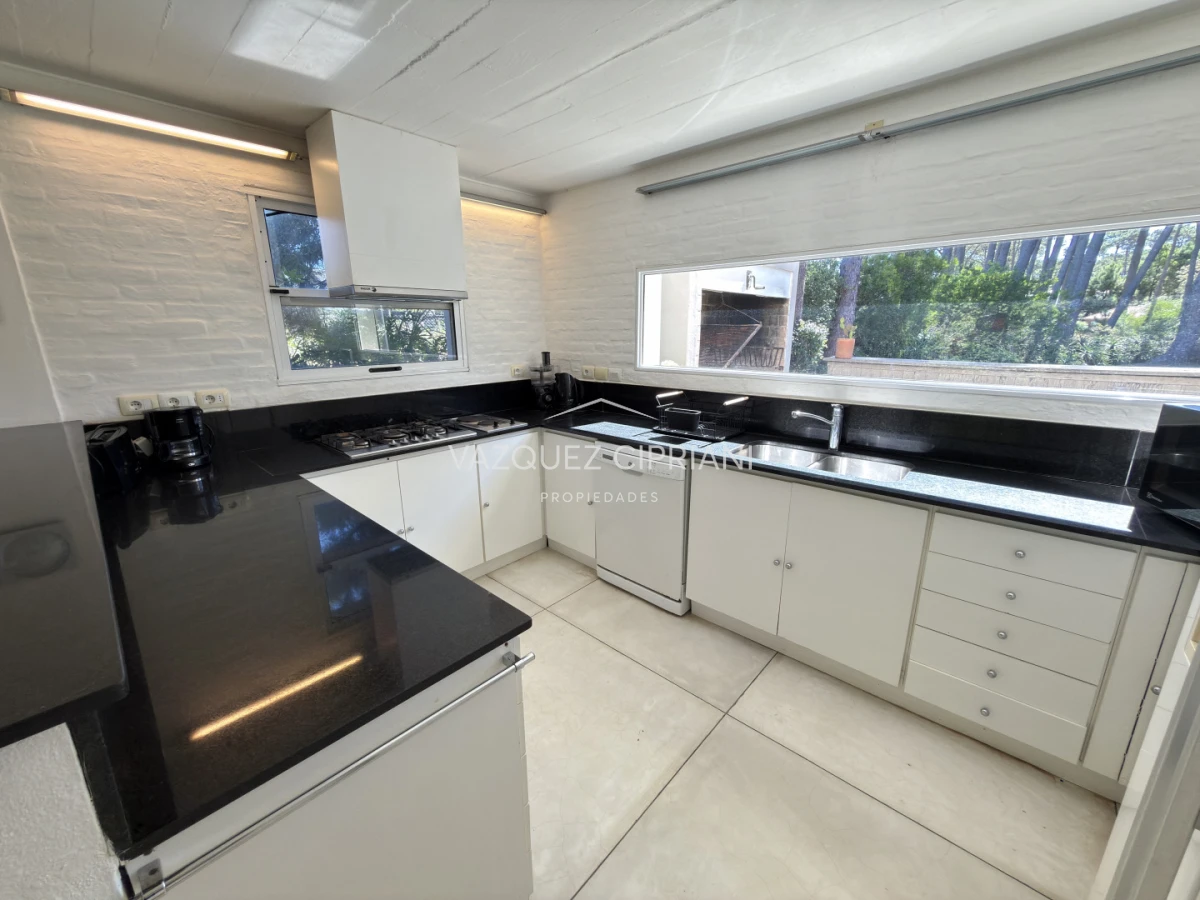 Casa ID.6 - Gran casa en Laguna Blanca de 5 dormitorios + servicio