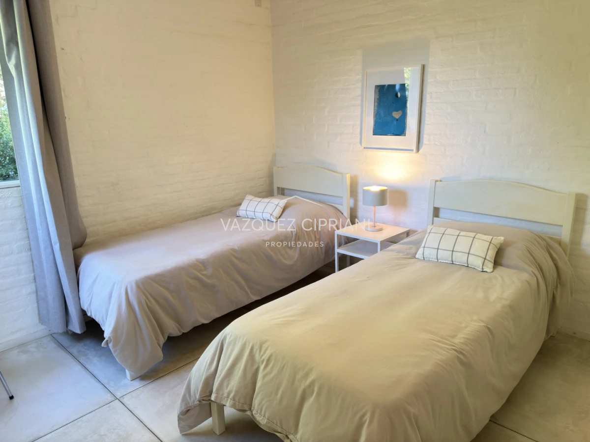 Casa ID.6 - Gran casa en Laguna Blanca de 5 dormitorios + servicio