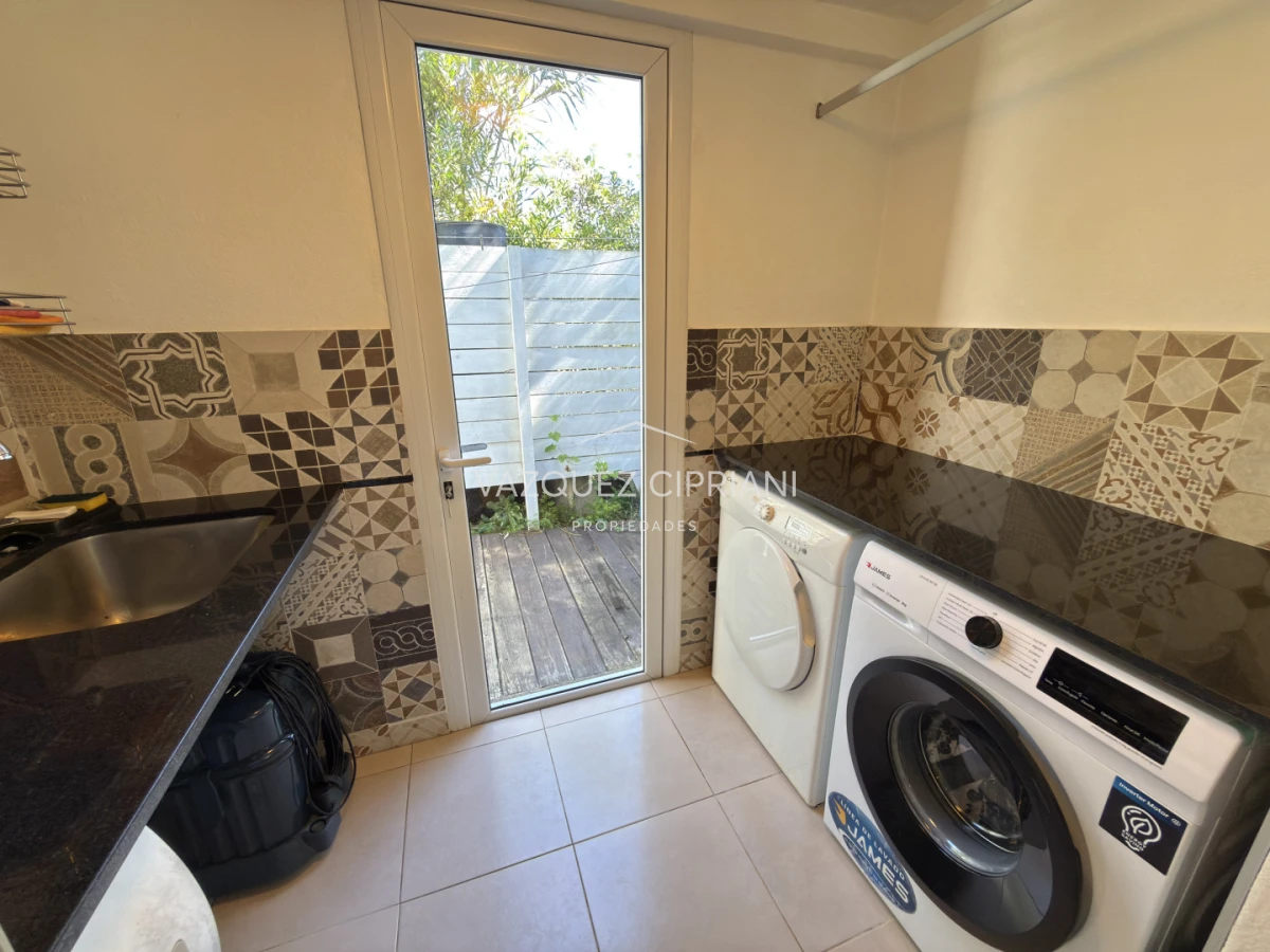 Casa ID.6 - Gran casa en Laguna Blanca de 5 dormitorios + servicio