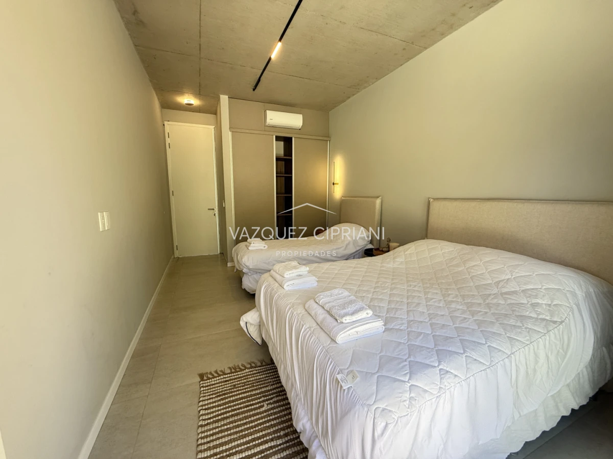 Casa ID.8 - Increíble Casa de 4 Dormitorios en Suite y Servicio En Venta en Barrio Privado Reserva Montoya, La Barra