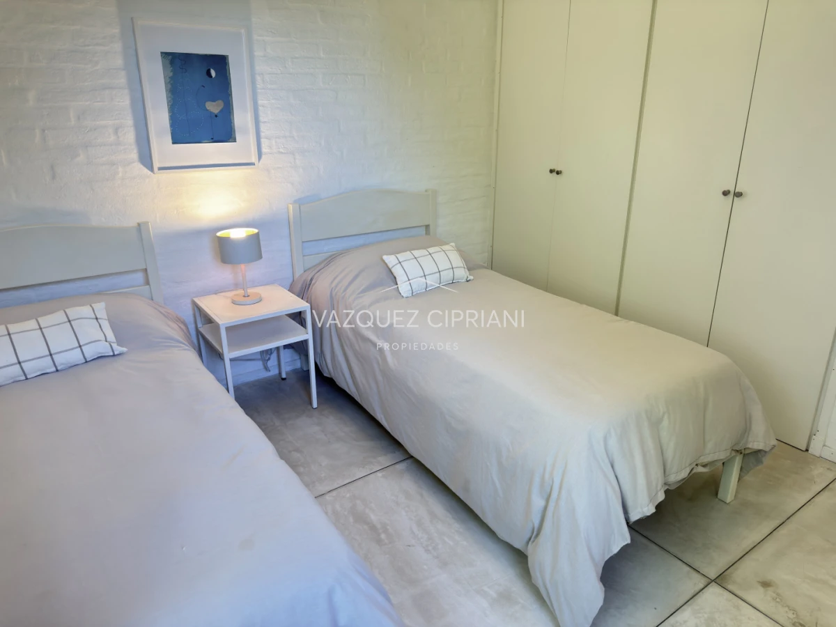 Casa ID.6 - Gran casa en Laguna Blanca de 5 dormitorios + servicio