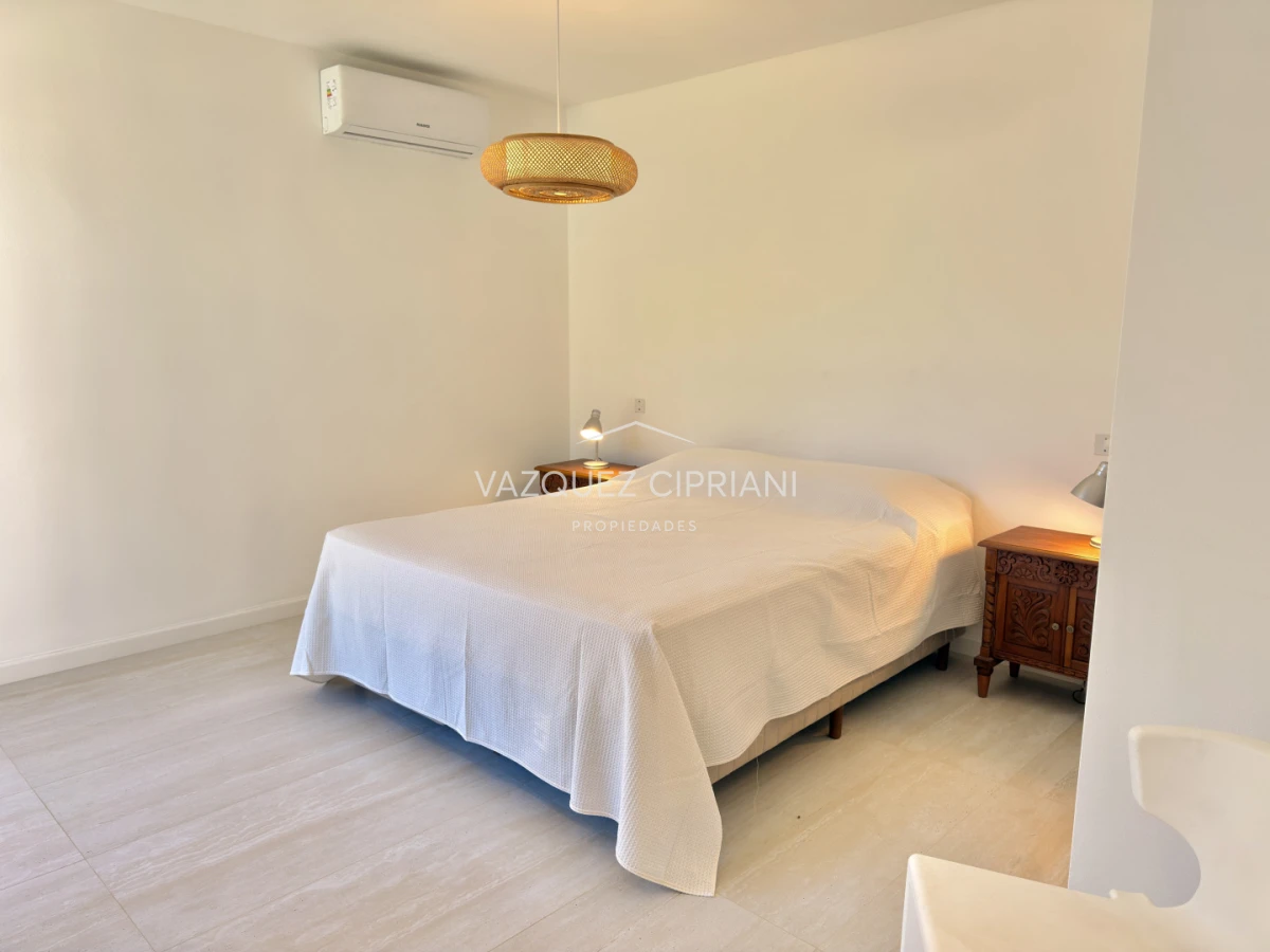 Casa ID.10 - Hermosa Casa de 3 Dormitorios y 2 baños en La Barra 