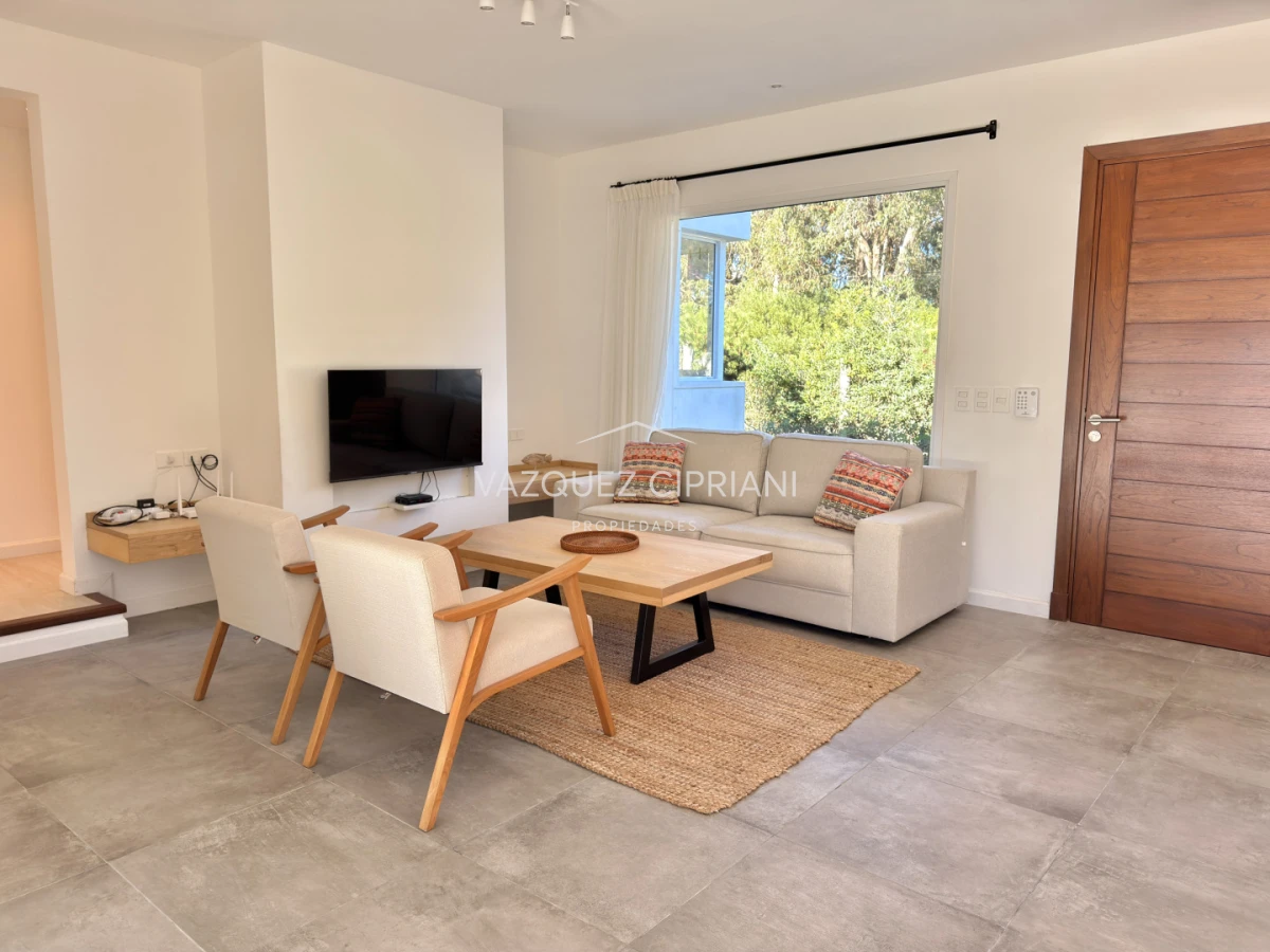 Casa ID.10 - Hermosa Casa de 3 Dormitorios y 2 baños en La Barra 