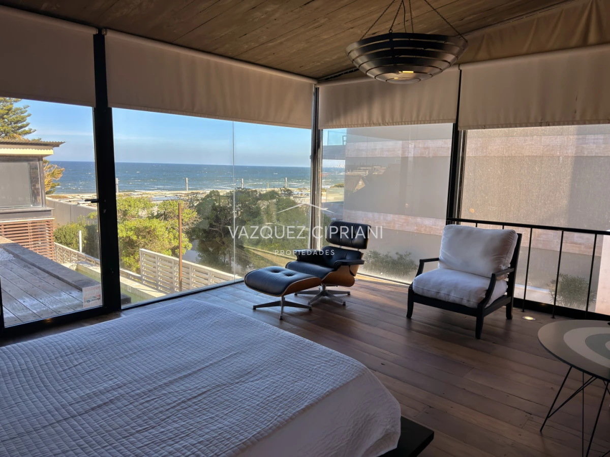 Casa ID.41 - Importante casa en La Barra de ruta al mar 3 suites + servicio en Venta