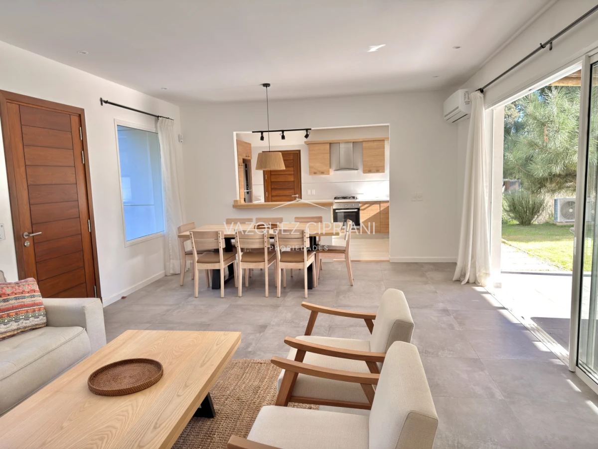 Casa ID.10 - Hermosa Casa de 3 Dormitorios y 2 baños en La Barra 