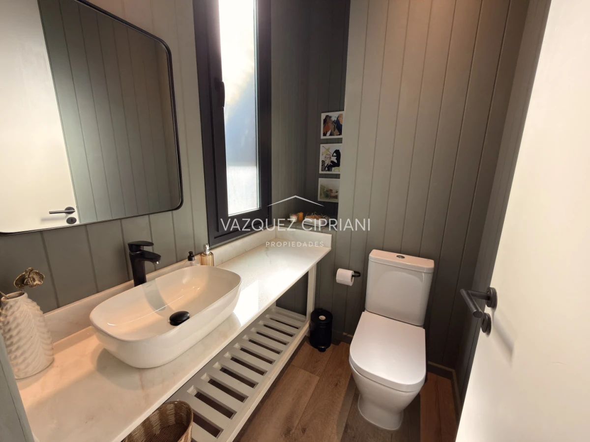 Casa ID.39 - Hermosa casa de 3 dormitorios + servicio en Reserva Montoya en Venta