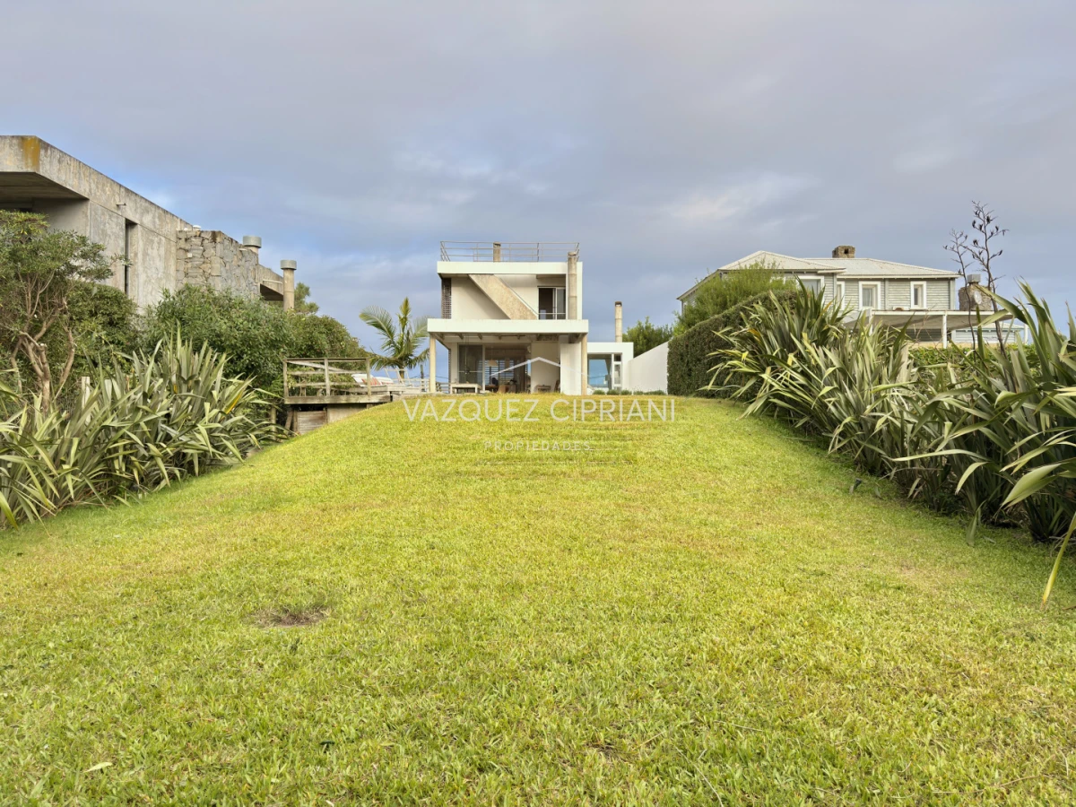 Casa ID.47 - Casa de 5 dormitorios en Montoya La Barra en alquiler de Verano