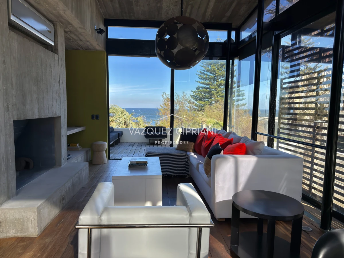 Casa ID.41 - Importante casa en La Barra de ruta al mar 3 suites + servicio en Venta