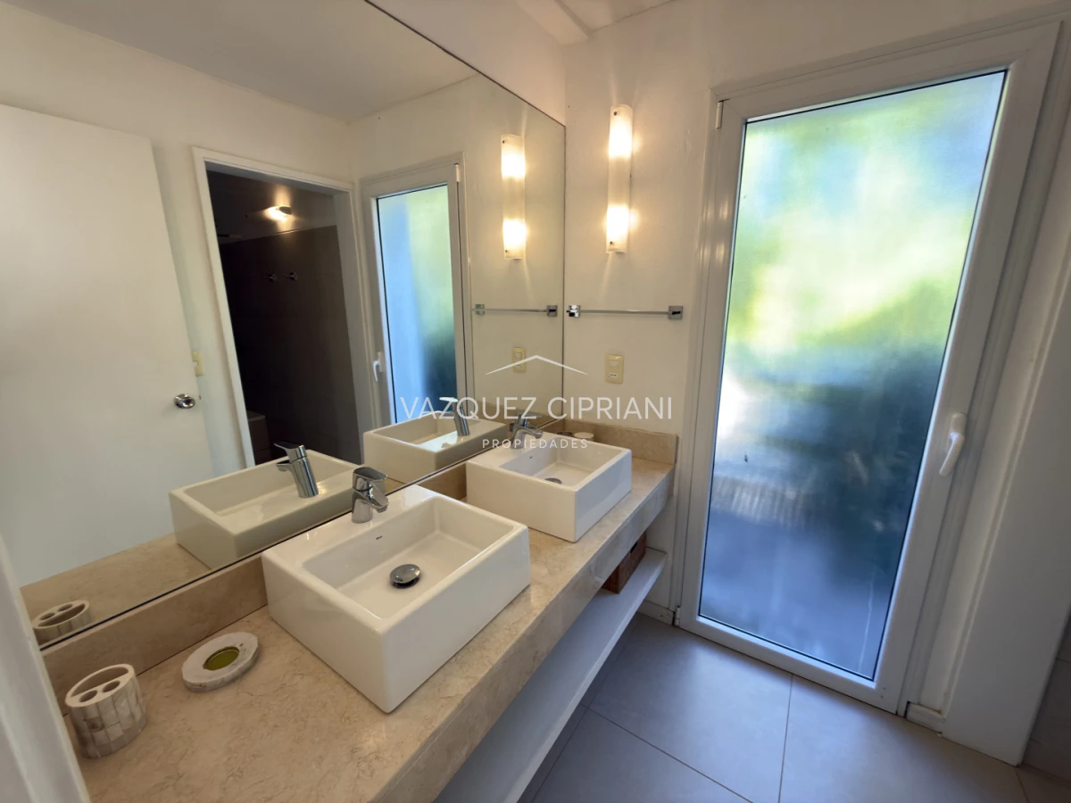 Casa ID.6 - Gran casa en Laguna Blanca de 5 dormitorios + servicio