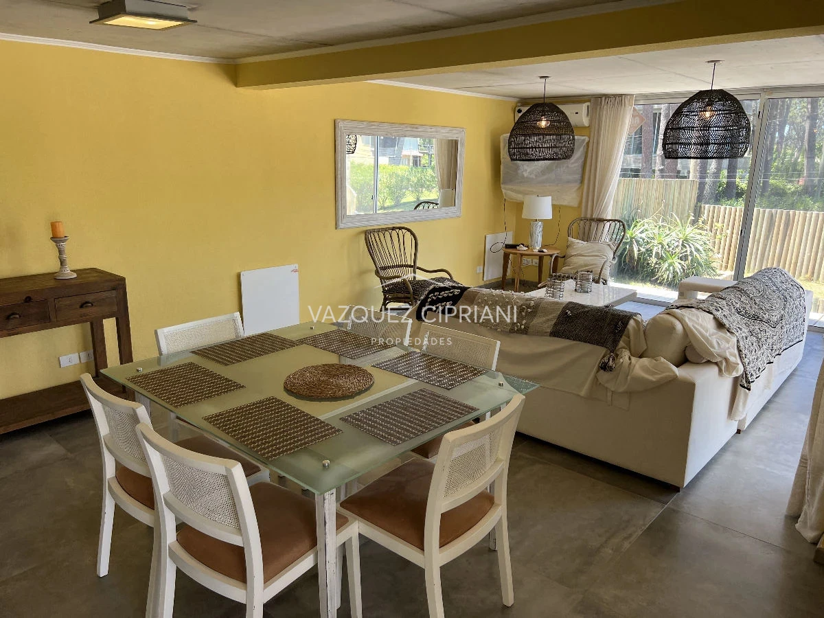 Casa ID.25 - Casa de 4 dormitorios + servicio en Montoya, La Barra en venta