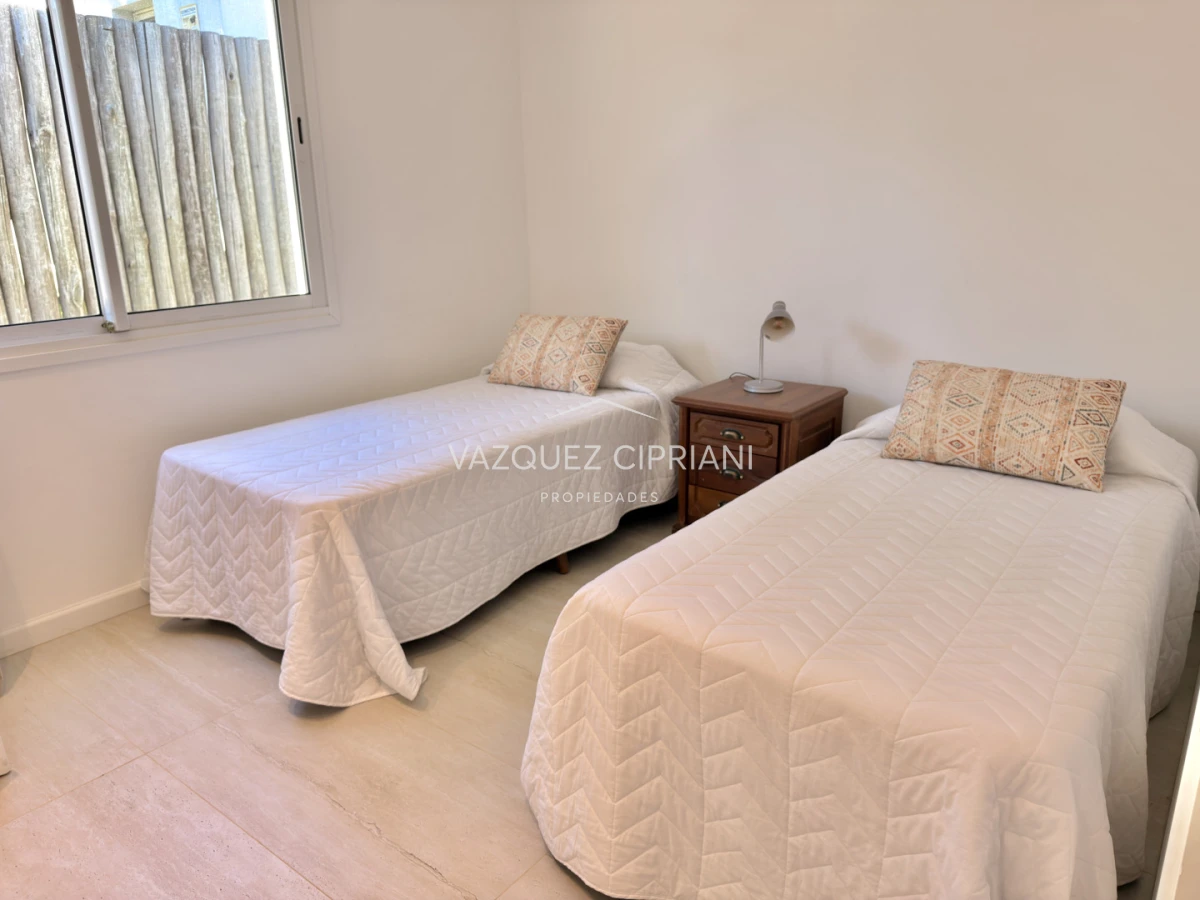Casa ID.10 - Hermosa Casa de 3 Dormitorios y 2 baños en La Barra 