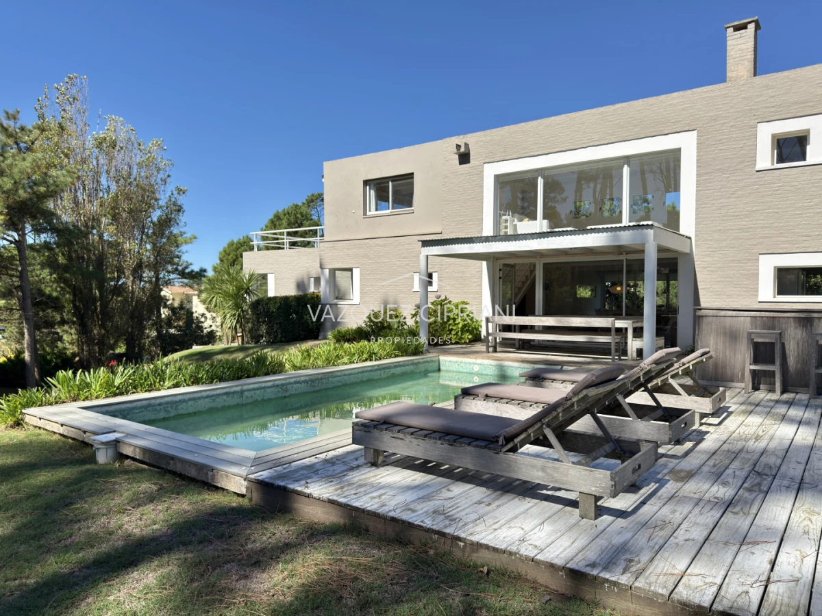 Casa ID.6 - Gran casa en Laguna Blanca de 5 dormitorios + servicio