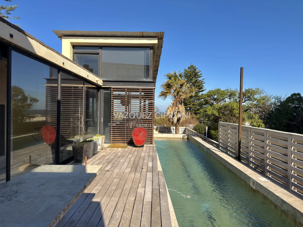Casa ID.41 - Importante casa en La Barra de ruta al mar 3 suites + servicio en Venta