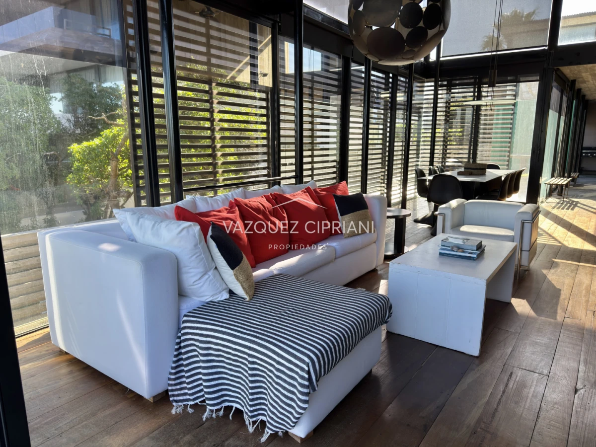 Casa ID.41 - Importante casa en La Barra de ruta al mar 3 suites + servicio en Venta