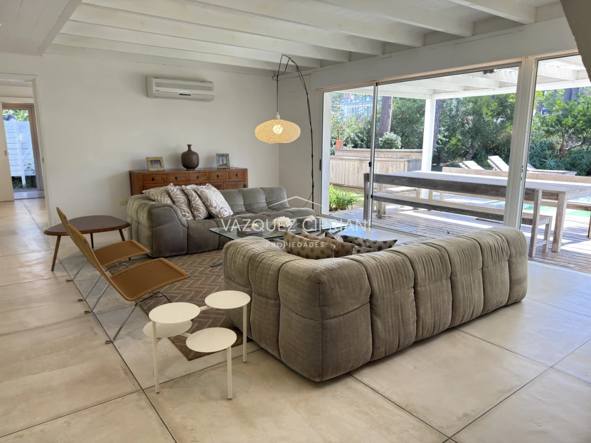 Casa ID.6 - Gran casa en Laguna Blanca de 5 dormitorios + servicio