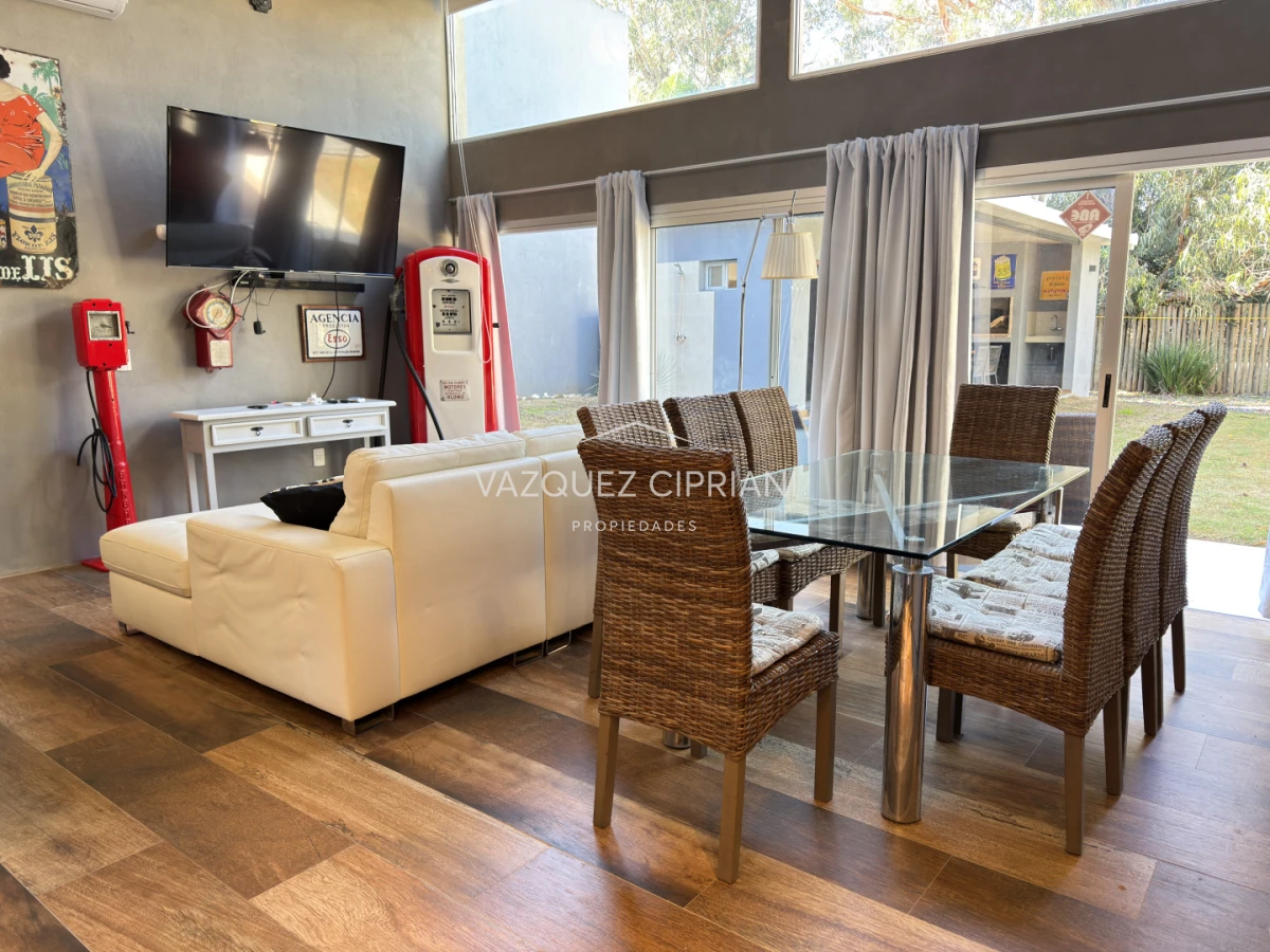 Casa ID.80 - Casa de 3 dormitorios y 2 baños en Alquiler en La Barra