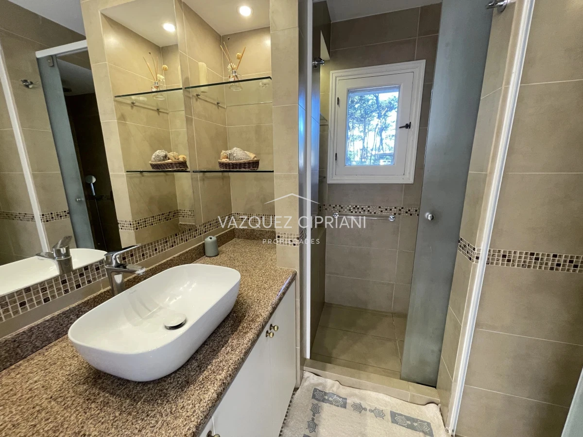 Casa ID.42 - Amplia casa de 4 dormitorios + servicio con Piscina en Montoya en Venta
