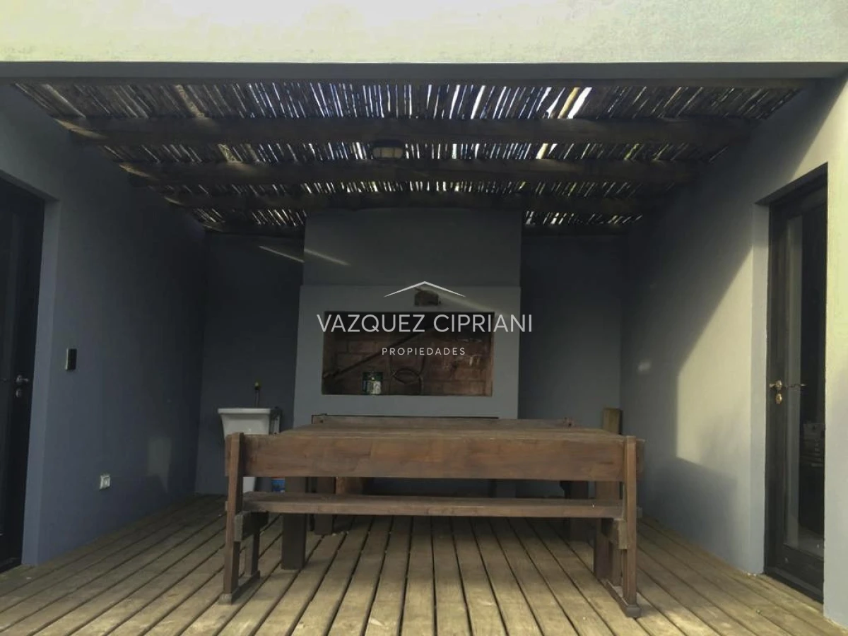 Casa ID.59 - Casa de 3 dormitorios y servicio muy bien ubicada en Manantiales en alquiler de verano