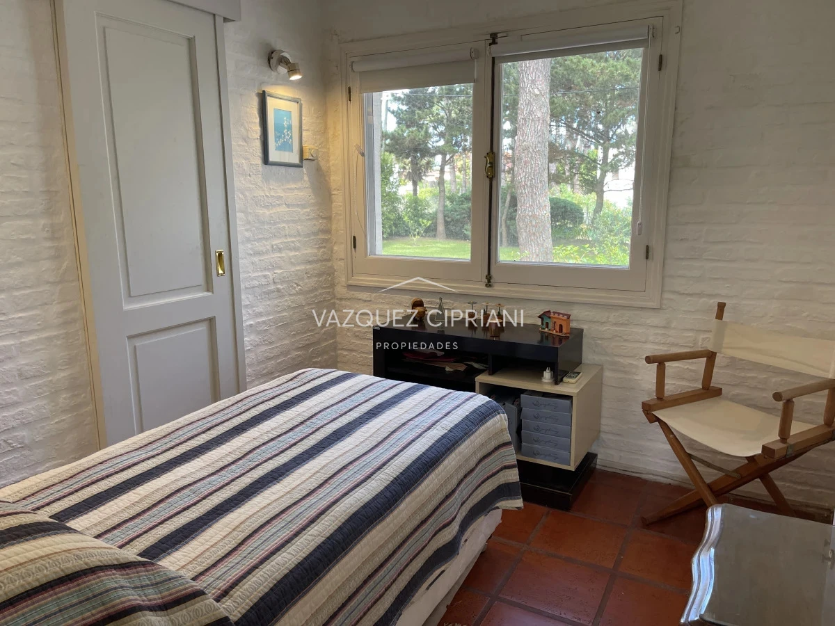 Casa ID.42 - Amplia casa de 4 dormitorios + servicio con Piscina en Montoya en Venta