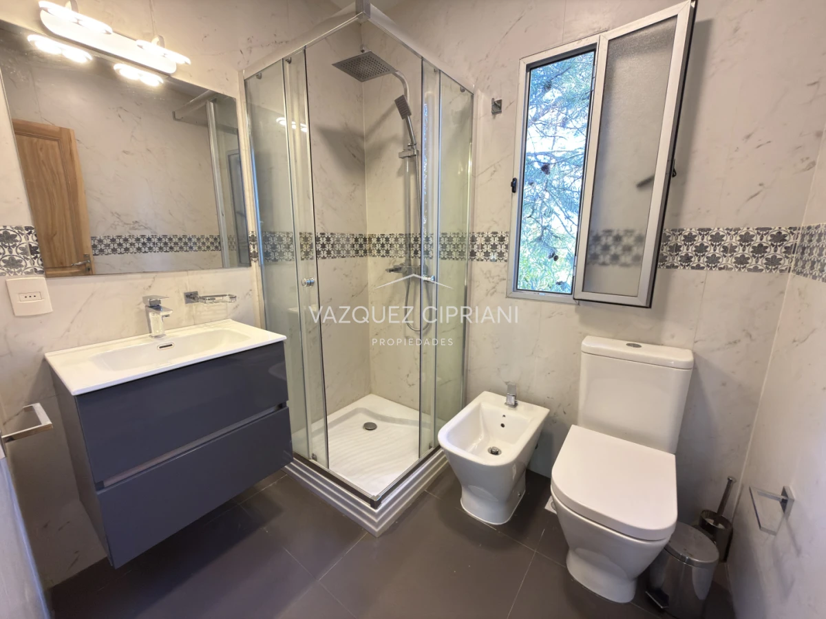 Casa ID.80 - Casa de 3 dormitorios y 2 baños en Alquiler en La Barra