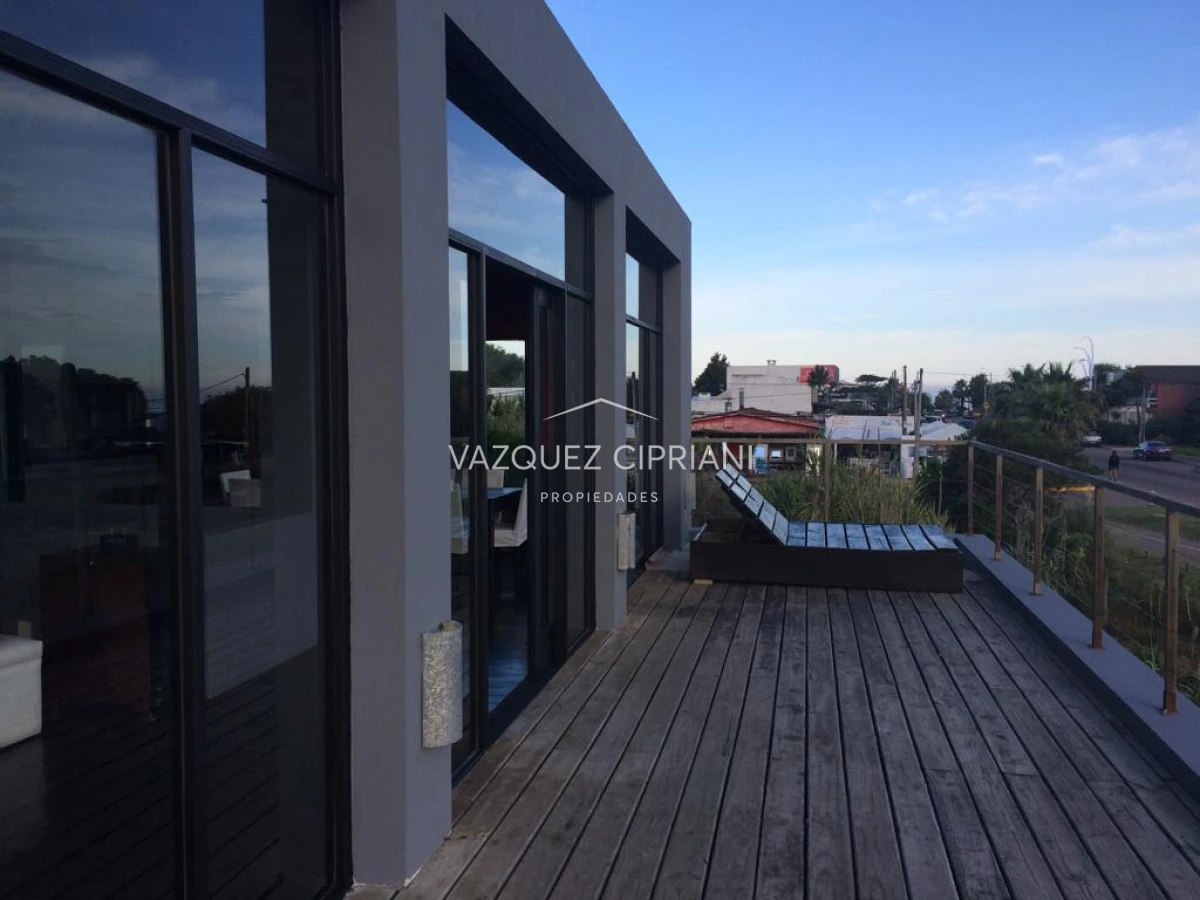 Casa ID.59 - Casa de 3 dormitorios y servicio muy bien ubicada en Manantiales en alquiler de verano