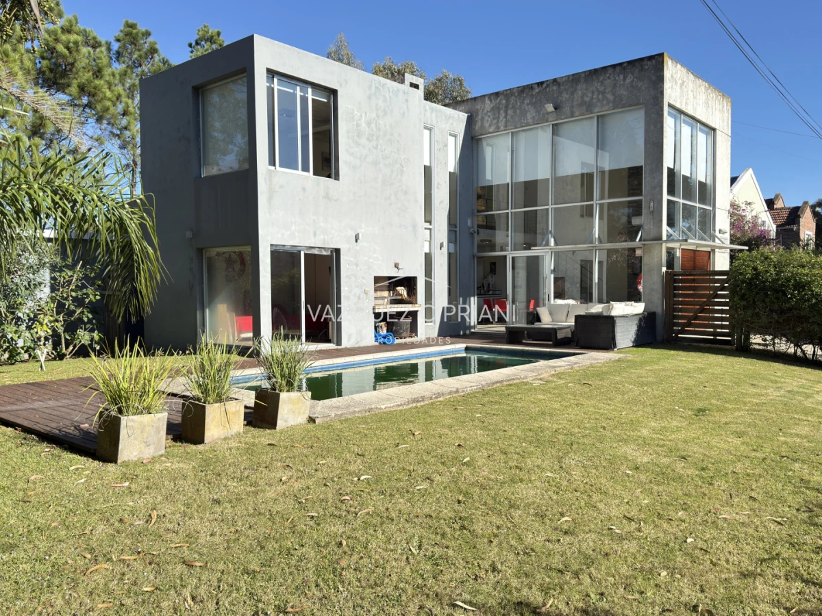 Casa ID.79 - Casa de 3 dormitorios y 2 baños con piscina en Alquiler, La Barra